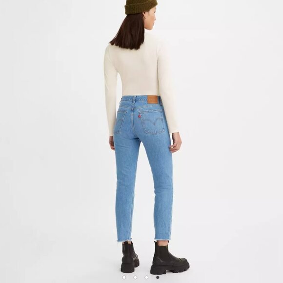 NWT Levi's Wedgie Icon Fit Ankle Women's Jeans - Medium Wash - Picture 2 of 2